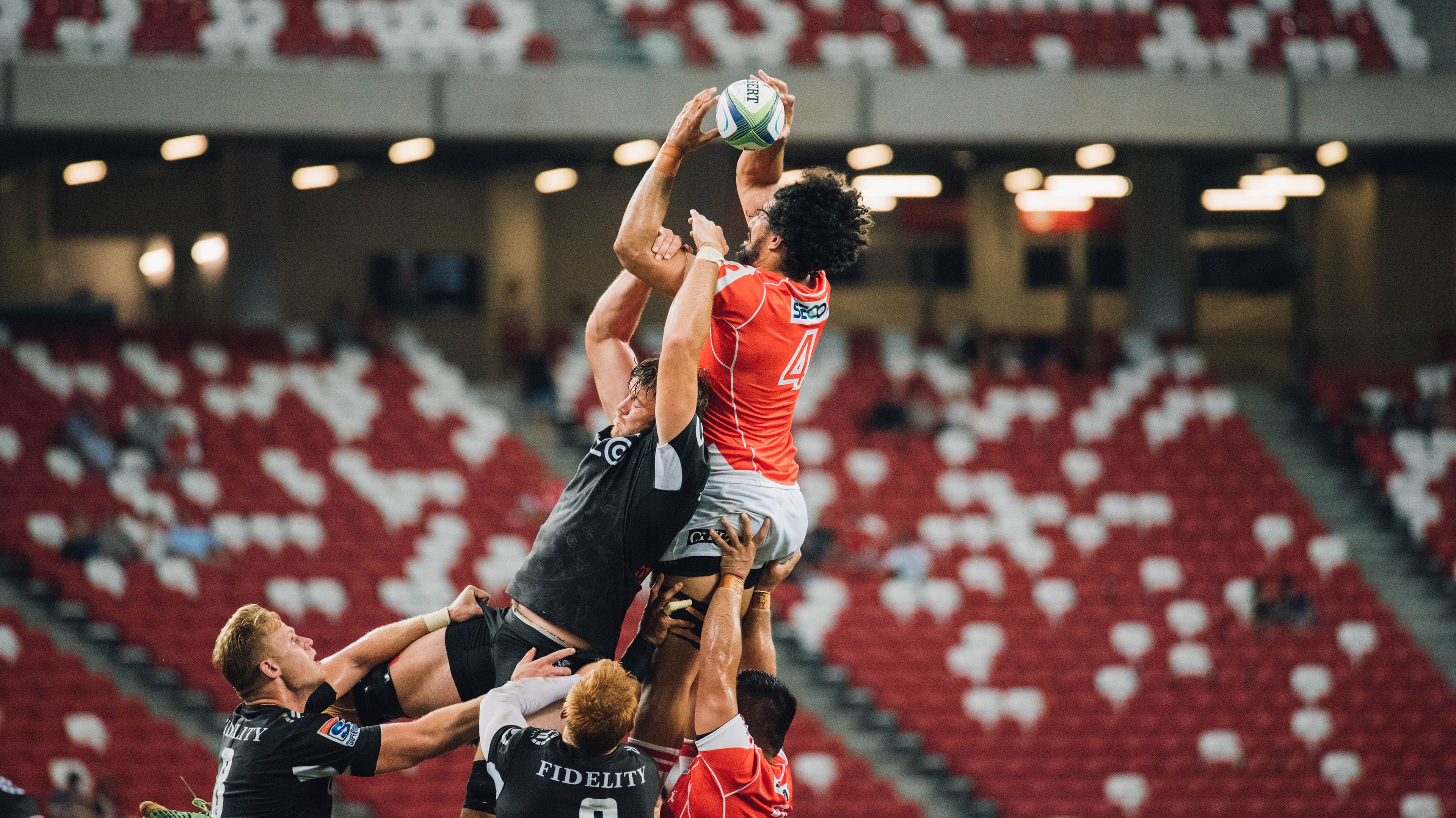 “高新体育中心：举重选手奋力拼搏，超越极限迎接荣耀”